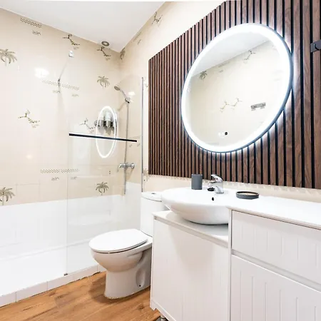 Center * فوينخيرولا